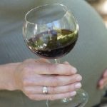 Preganant-woman-with-wine-001