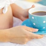 Καφεΐνη: Η κατανάλωση της γεννά…λιποβαρή νεογνά
