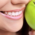 7 τροφές που καθαρίζουν και προστατεύουν δόντια και ούλα